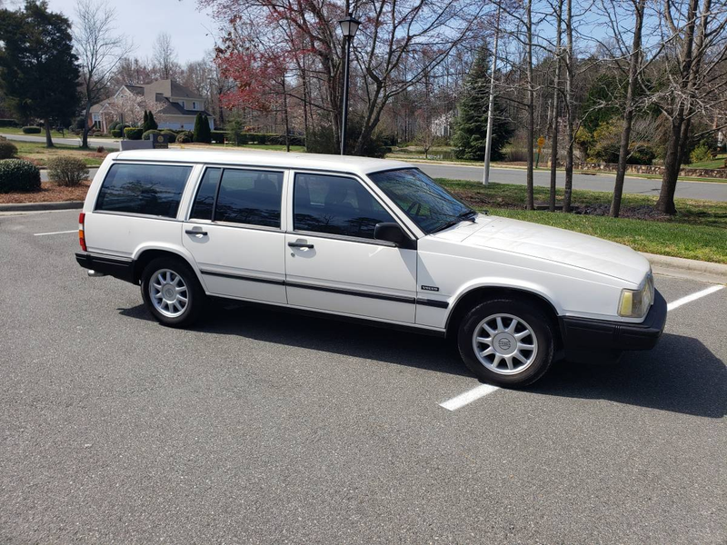 Illustration for article titled At $3,500, Is This a 1992 Volvo 940 Turbo Estate That's Broken-In But Won’t Break The Bank?